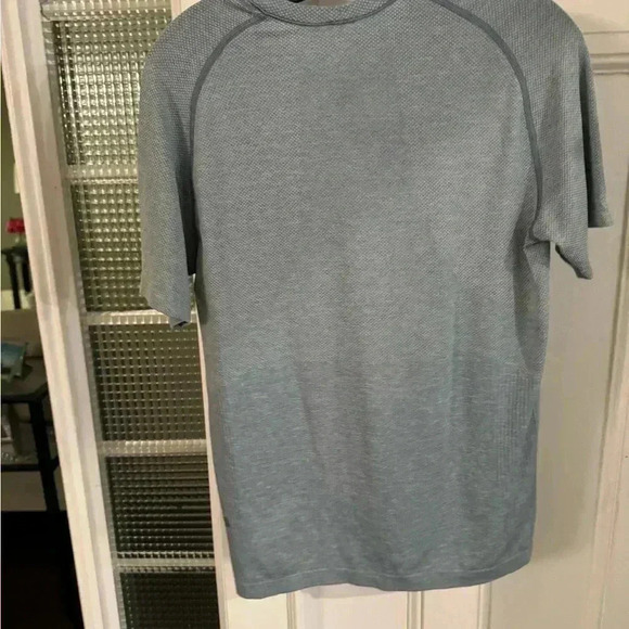 Lululemon men’s performance short sleeve tee sage green size small - Picture 2 of 9